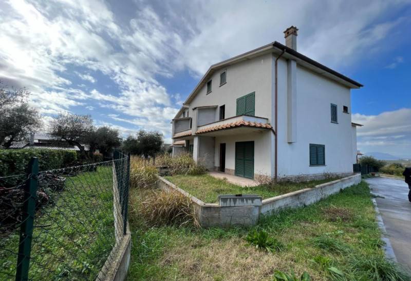 appartamento in vendita a Fara in Sabina