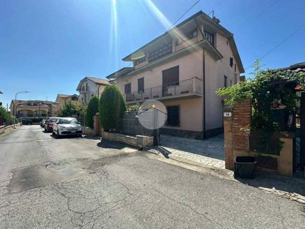 appartamento in vendita a Fara in Sabina in zona Passo Corese