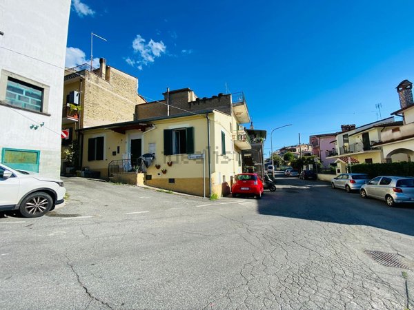 appartamento in vendita a Fara in Sabina in zona Passo Corese