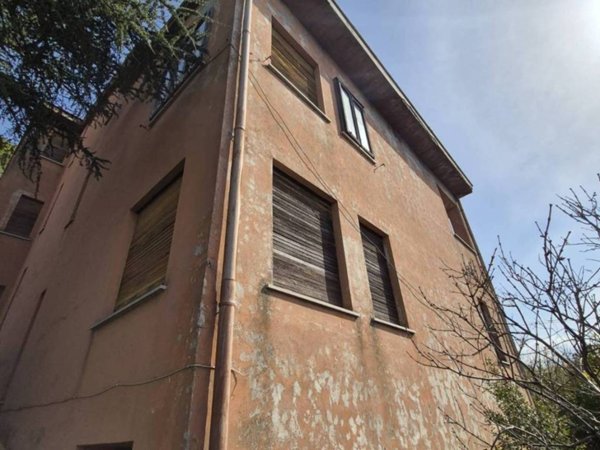 casa indipendente in vendita a Fara in Sabina