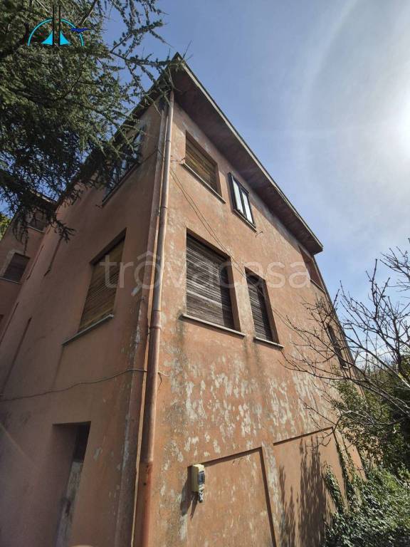 casa indipendente in vendita a Fara in Sabina