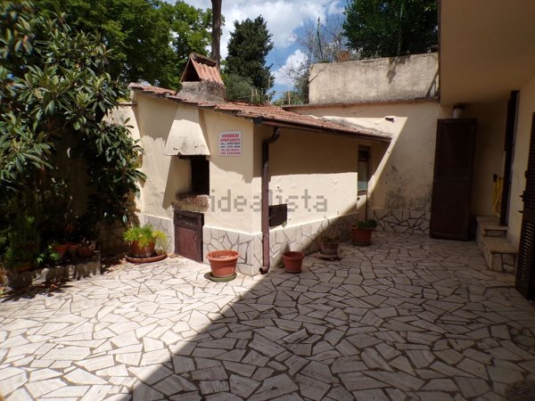 casa semindipendente in vendita a Fara in Sabina