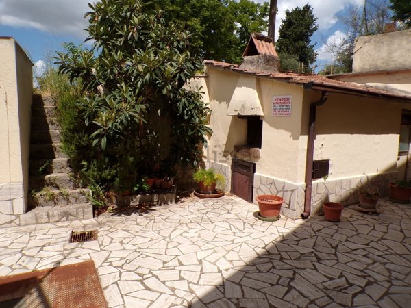 casa semindipendente in vendita a Fara in Sabina