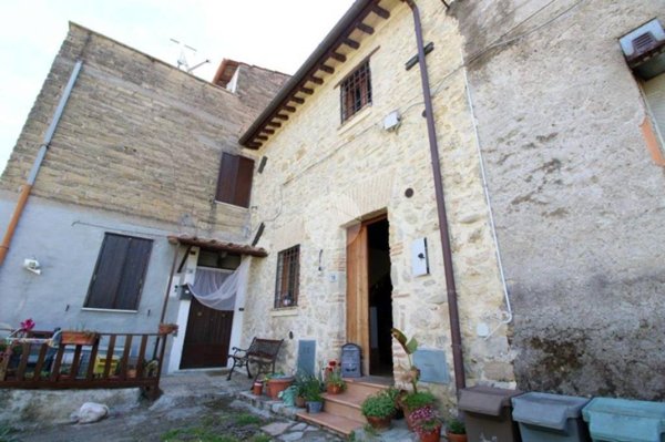 appartamento in vendita a Fara in Sabina in zona Corese Terra