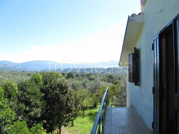 casa indipendente in vendita a Fara in Sabina