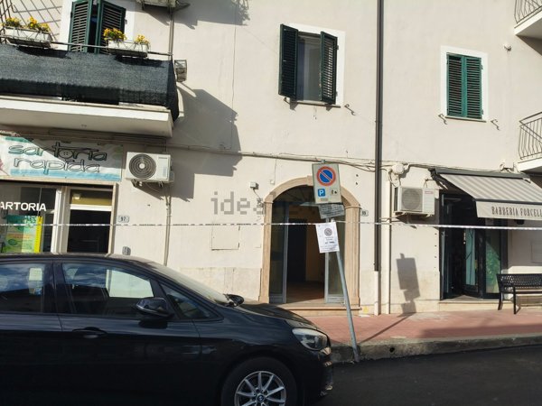 locale commerciale in vendita a Fara in Sabina in zona Passo Corese