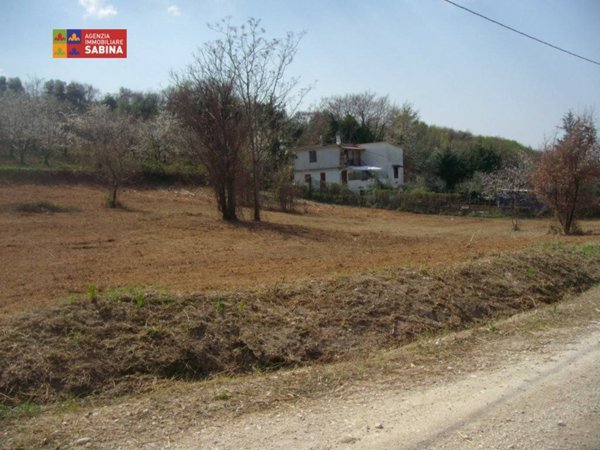 casa indipendente in vendita a Fara in Sabina
