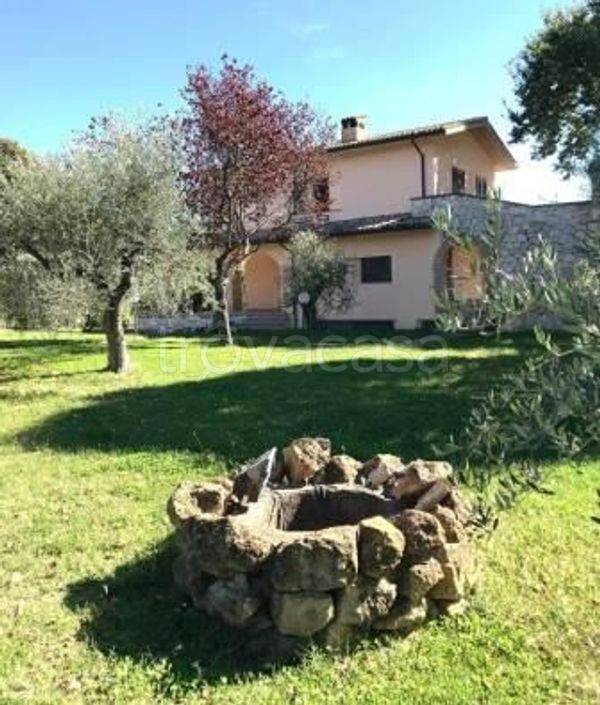casa indipendente in vendita a Fara in Sabina