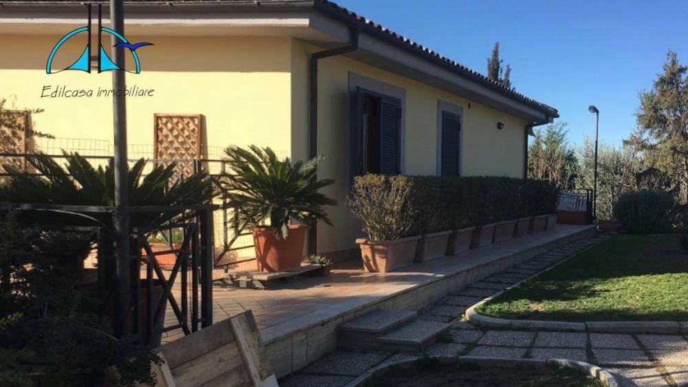 casa indipendente in vendita a Fara in Sabina in zona Borgo Quinzio