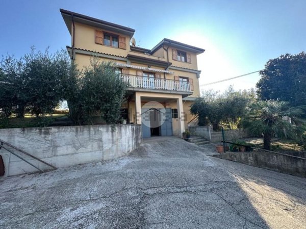 casa indipendente in vendita a Fara in Sabina in zona Passo Corese