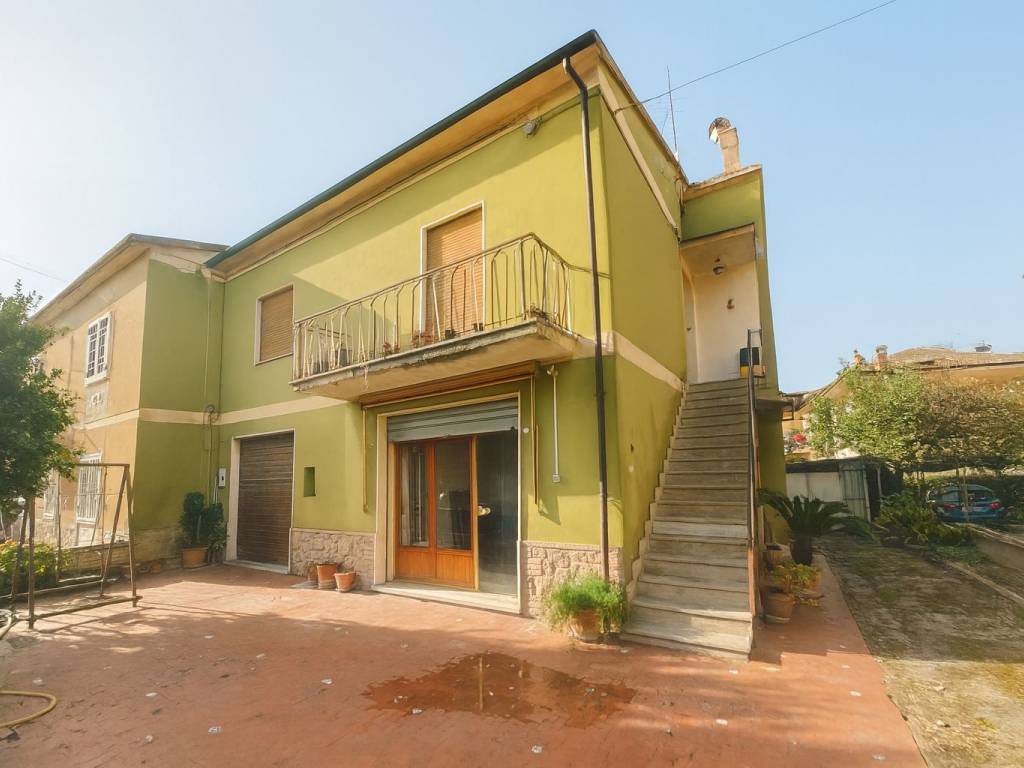 casa indipendente in vendita a Fara in Sabina in zona Passo Corese