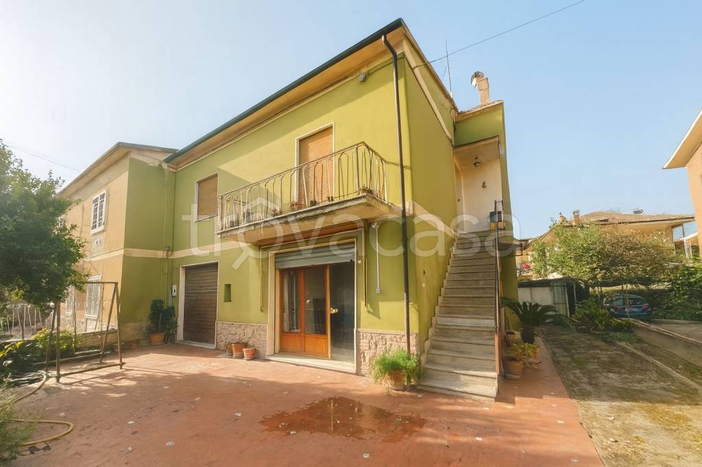 casa indipendente in vendita a Fara in Sabina in zona Passo Corese