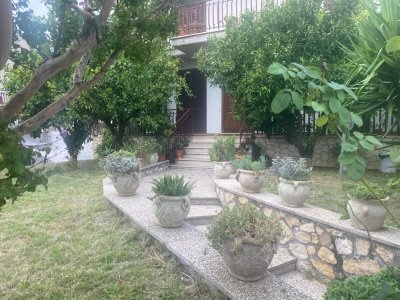 intera palazzina in vendita a Fara in Sabina in zona Passo Corese