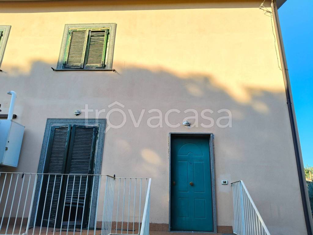 casa indipendente in vendita a Fara in Sabina