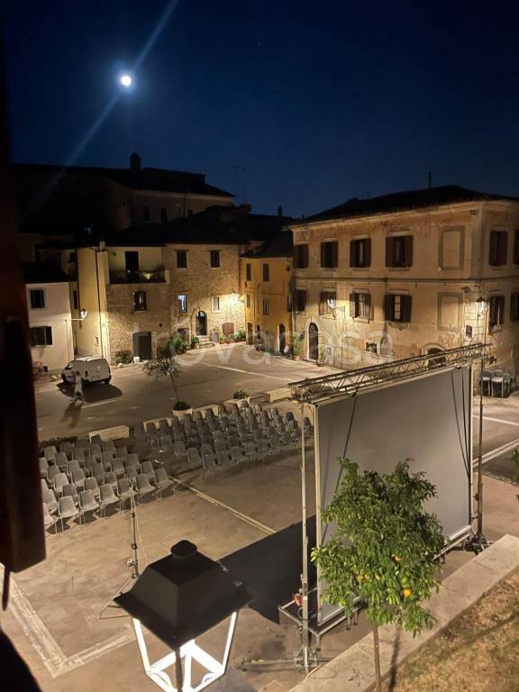 appartamento in vendita a Fara in Sabina in zona Farfa