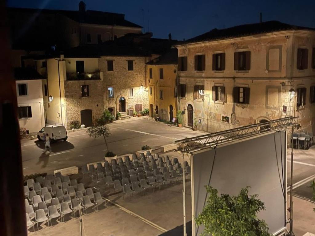 appartamento in vendita a Fara in Sabina in zona Farfa