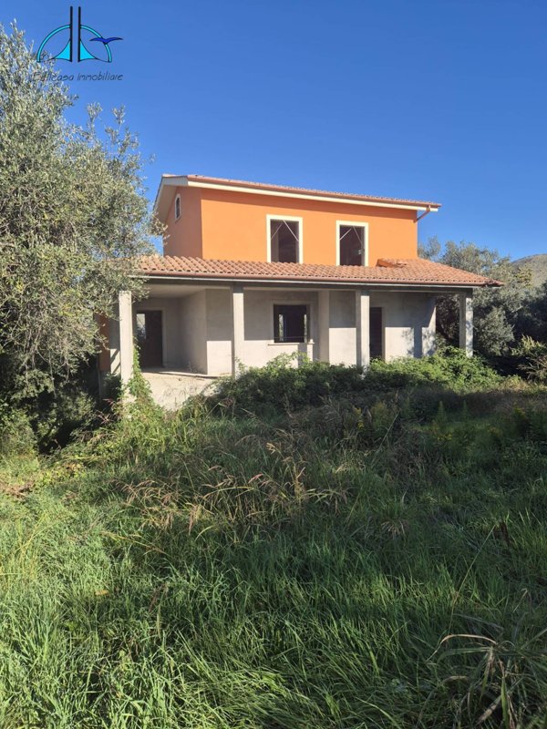 casa indipendente in vendita a Fara in Sabina