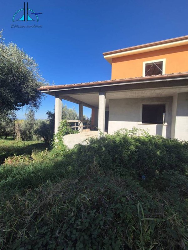 casa indipendente in vendita a Fara in Sabina