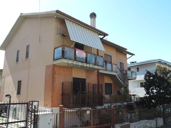 appartamento in vendita a Fara in Sabina in zona Passo Corese