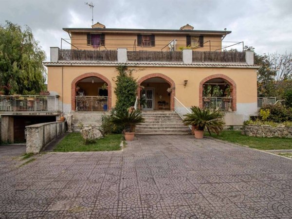 casa indipendente in vendita a Fara in Sabina