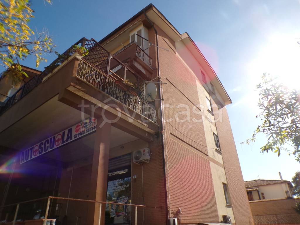 appartamento in vendita a Fara in Sabina in zona Passo Corese