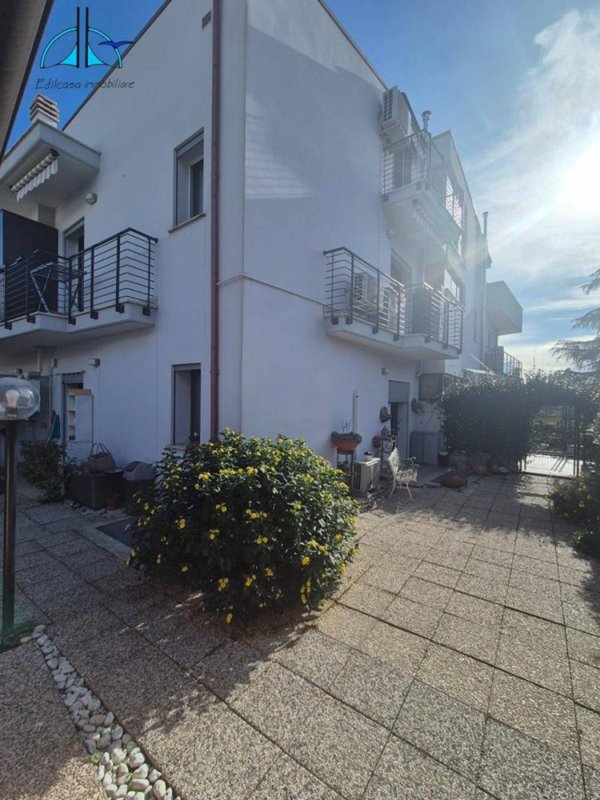 appartamento in vendita a Fara in Sabina in zona Passo Corese