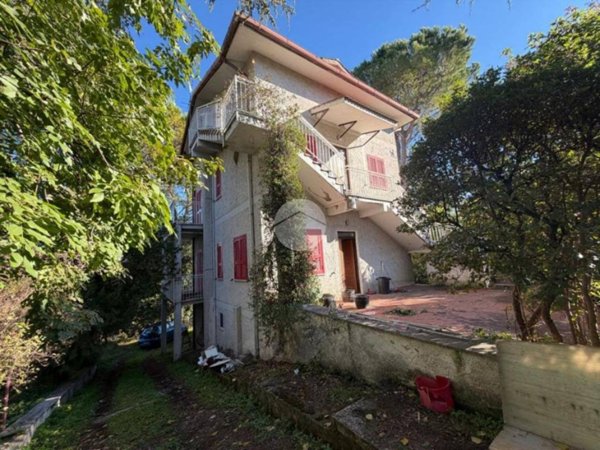 casa indipendente in vendita a Fara in Sabina in zona Borgo Quinzio