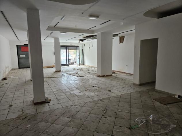 locale commerciale in vendita a Fara in Sabina in zona Passo Corese