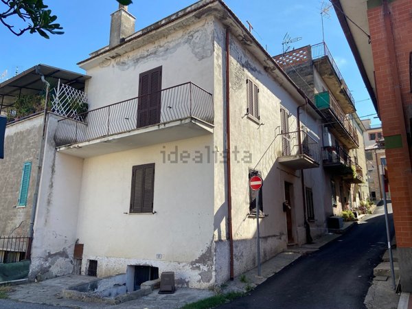 appartamento in vendita a Fara in Sabina in zona Corese Terra