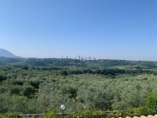 casa indipendente in vendita a Fara in Sabina in zona Borgo Quinzio