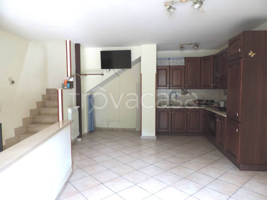 appartamento in vendita a Fara in Sabina in zona Coltodino