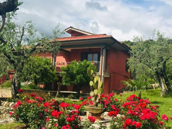 casa indipendente in vendita a Fara in Sabina