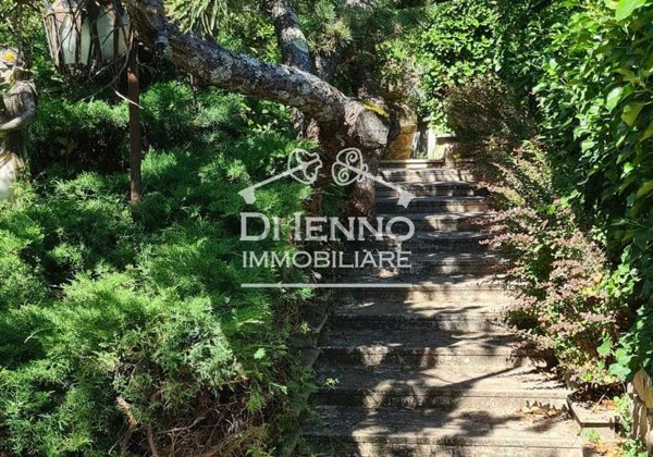 casa indipendente in vendita a Fara in Sabina