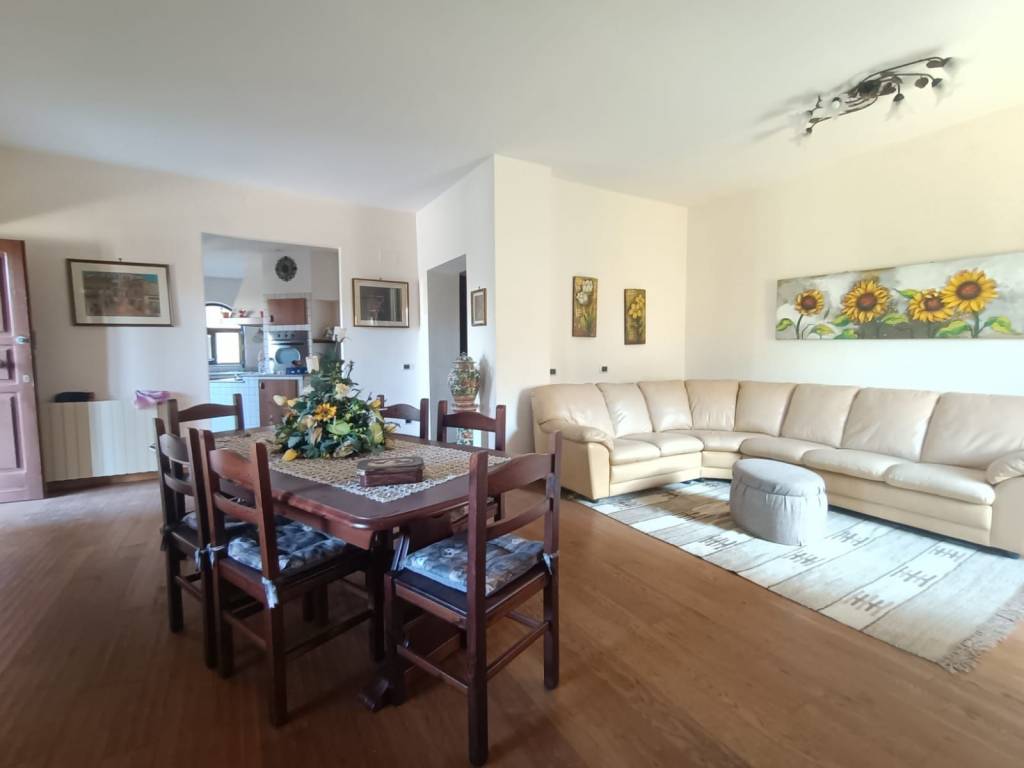 appartamento in vendita a Fara in Sabina in zona Passo Corese