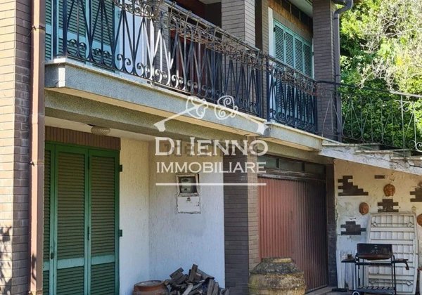 casa indipendente in vendita a Fara in Sabina