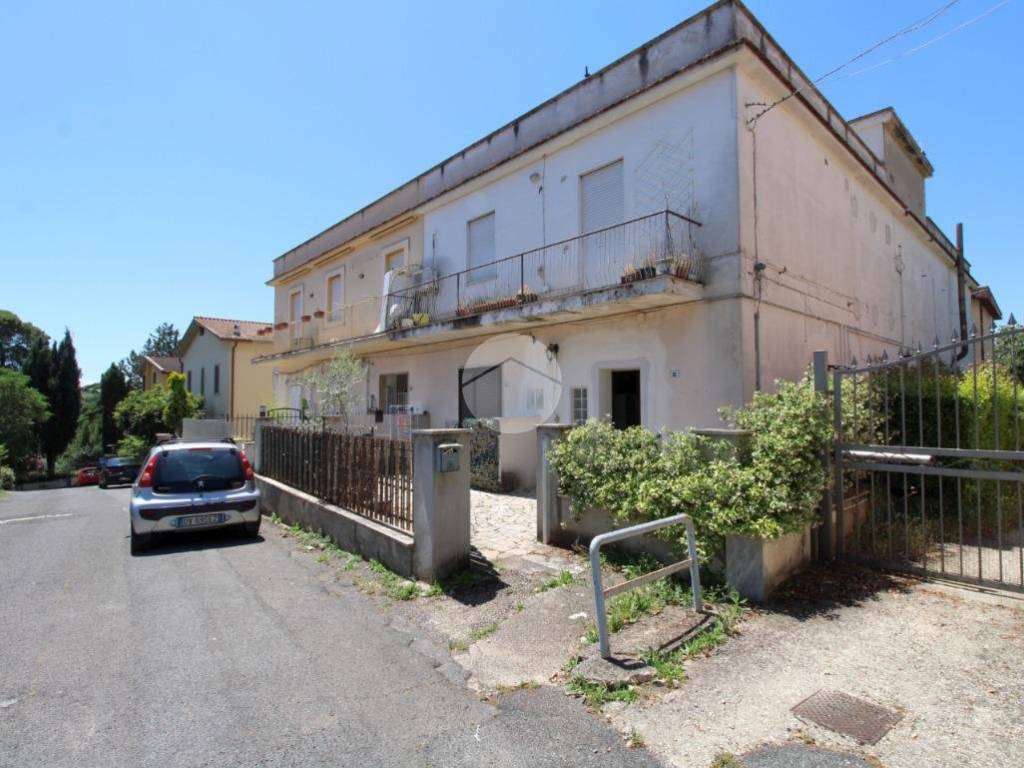 appartamento in vendita a Fara in Sabina in zona Passo Corese