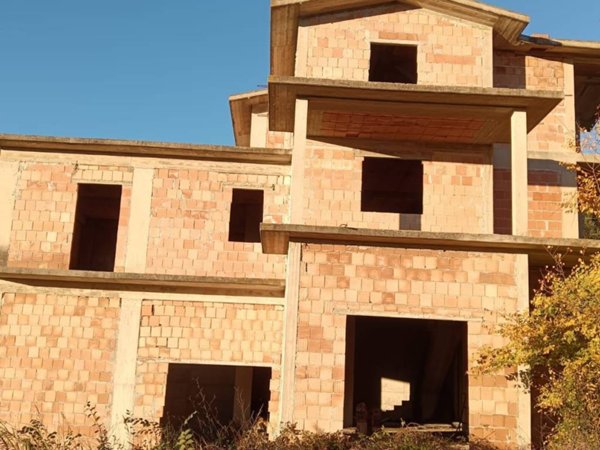 casa indipendente in vendita a Fara in Sabina