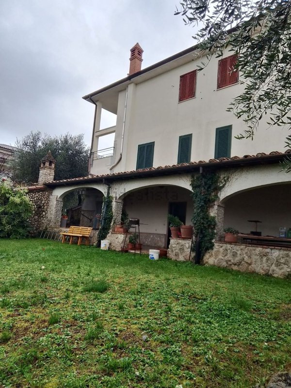 casa indipendente in vendita a Fara in Sabina in zona Corese Terra