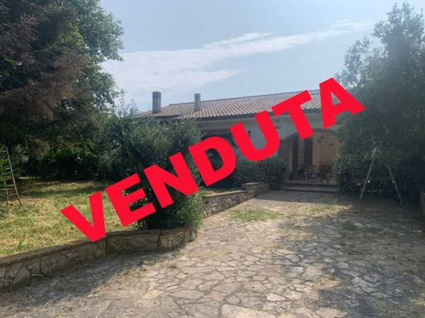 casa indipendente in vendita a Fara in Sabina in zona Passo Corese