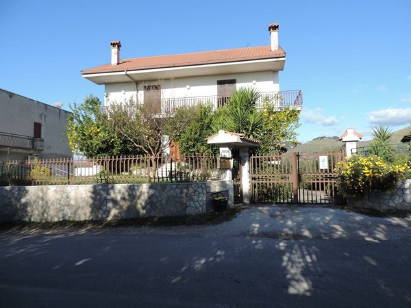 appartamento in vendita a Fara in Sabina in zona Canneto Sabino