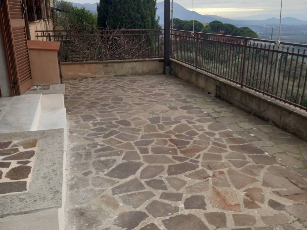 appartamento in vendita a Fara in Sabina