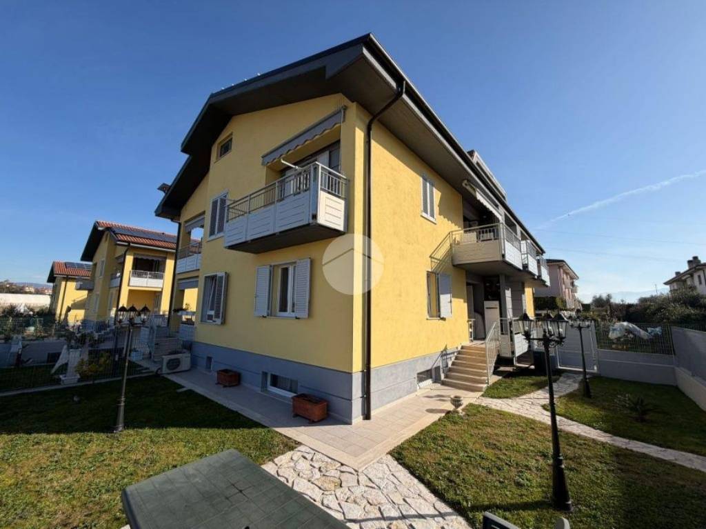 appartamento in vendita a Fara in Sabina in zona Passo Corese