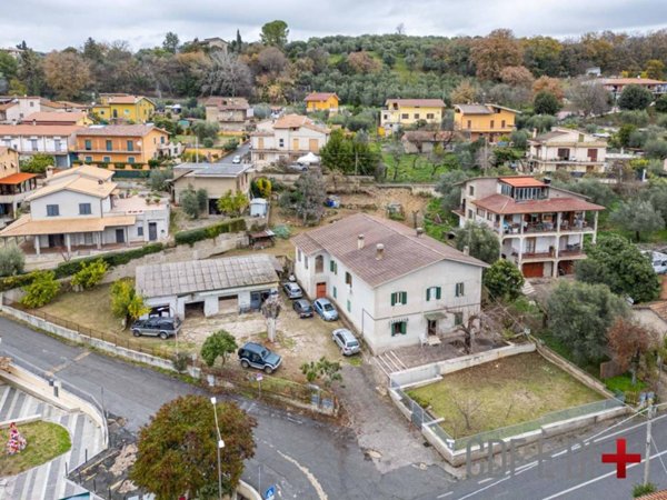 casa indipendente in vendita a Fara in Sabina in zona Talocci