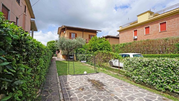 casa indipendente in vendita a Fara in Sabina in zona Passo Corese