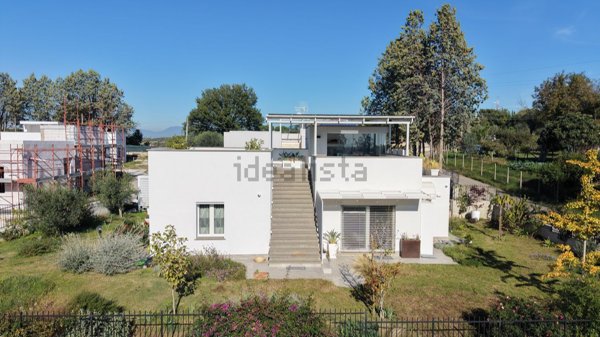 casa indipendente in vendita a Fara in Sabina