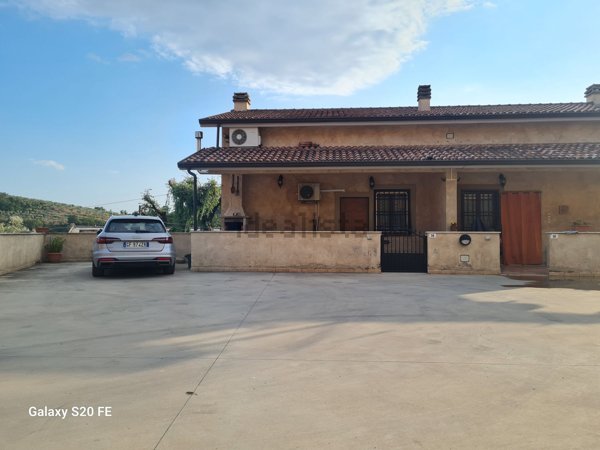 casa indipendente in vendita a Fara in Sabina in zona Talocci