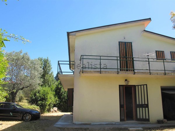casa indipendente in vendita a Fara in Sabina