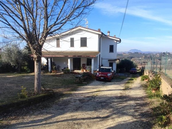 casa indipendente in vendita a Fara in Sabina in zona Passo Corese