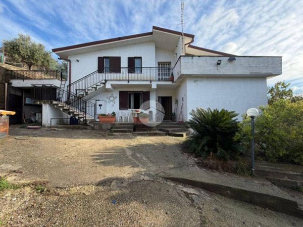 casa indipendente in vendita a Fara in Sabina in zona Passo Corese