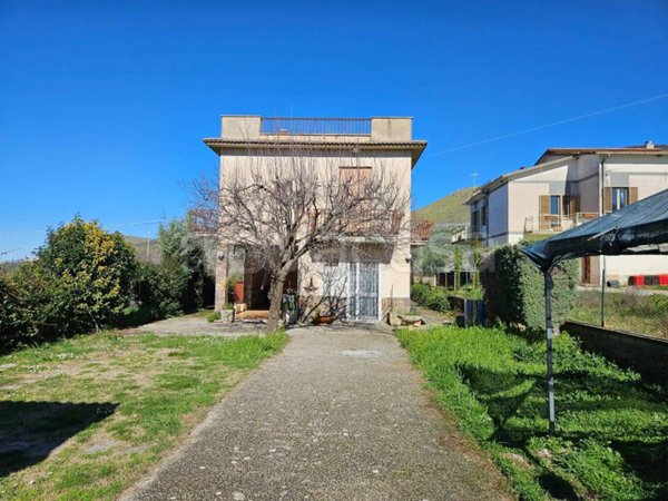 casa indipendente in vendita a Fara in Sabina in zona Canneto Sabino